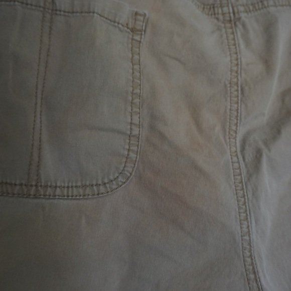 Faded Glory Tan Cargo Capris Pants Relaxed Fit - Picture 5 of 6